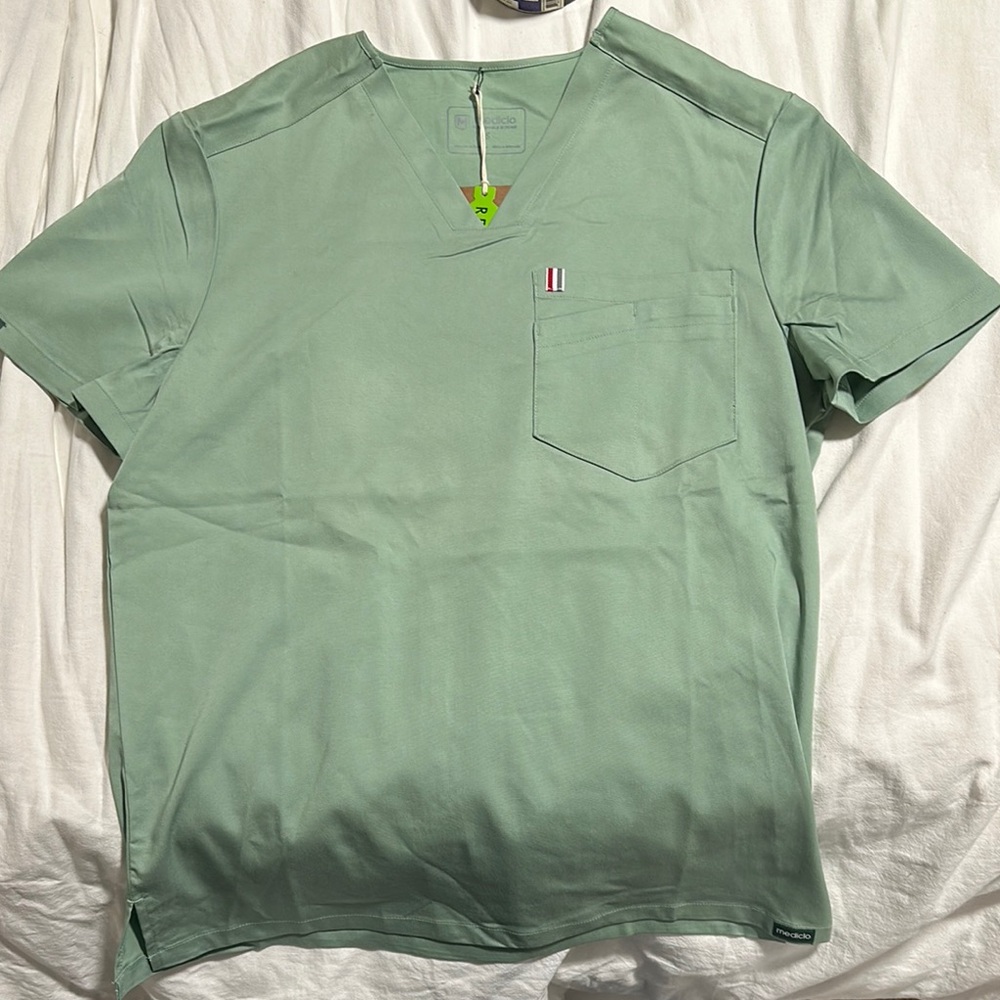Mediclo scrub top, NWT